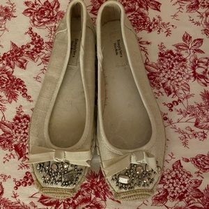 Adorable linen espadrilles with beaded detail!